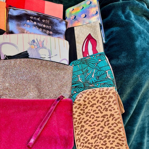 Bundle of 29 Various Colorful Cosmetic Bags - Mostly Ipsy Glambags - Picture 5 of 5